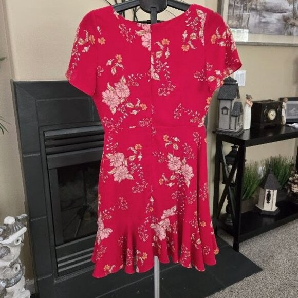 NWT BB Dakota  red floral print dress sz 4 - Picture 6 of 6